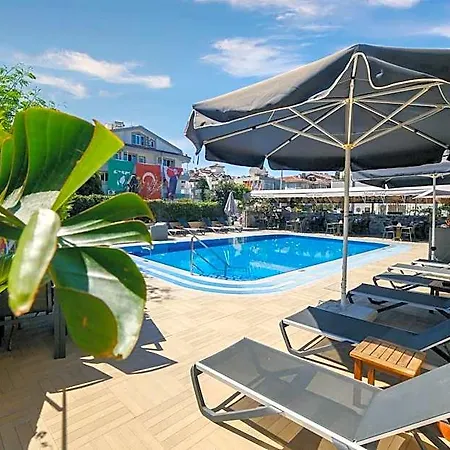 Hotel Moni 3*
