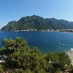 Ξενοδοχείο Moni *